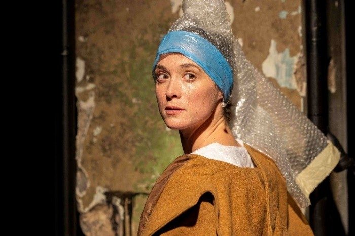 «Vor aller Augen», Schauspielerin in einem Kostüm nach einem Gemälde